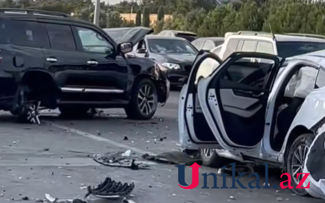 Bakıda "BYD" "Lexus"la toqquşdu -VİDEO